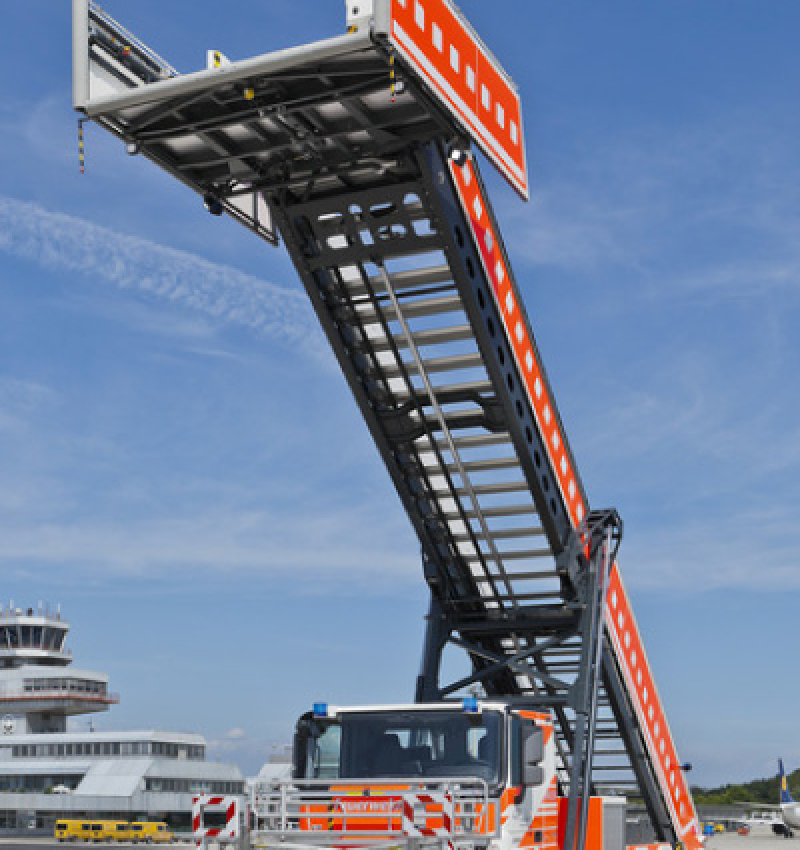 escalera_de_escape_aeroportuaria_1